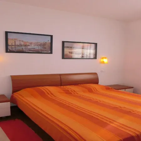 Modern Three-bedroom In With Pool Apartment