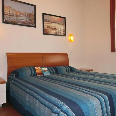 Modern Three-bedroom In With Pool Διαμέρισμα Μπιμπιόνε